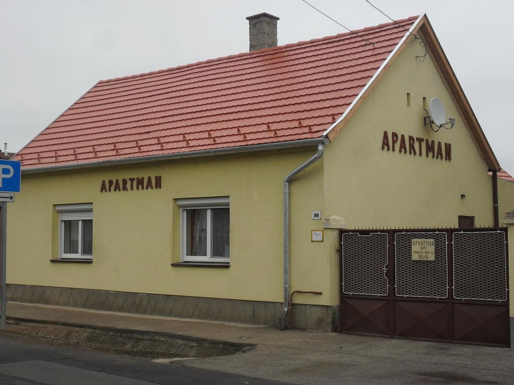 Pallosi Haz "A" Sárvár Zimmer foto